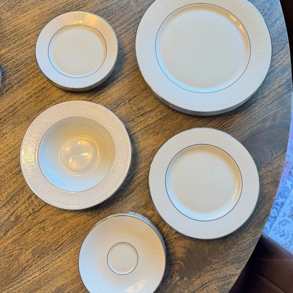 Lenox COURTYARD PLATINUM 4, 5 Piece Place Settings + Two Bowls - No Box